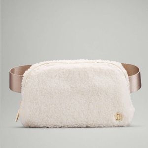 ❤️ Lululemon Everywhere Belt Bag Light Ivory NWT
